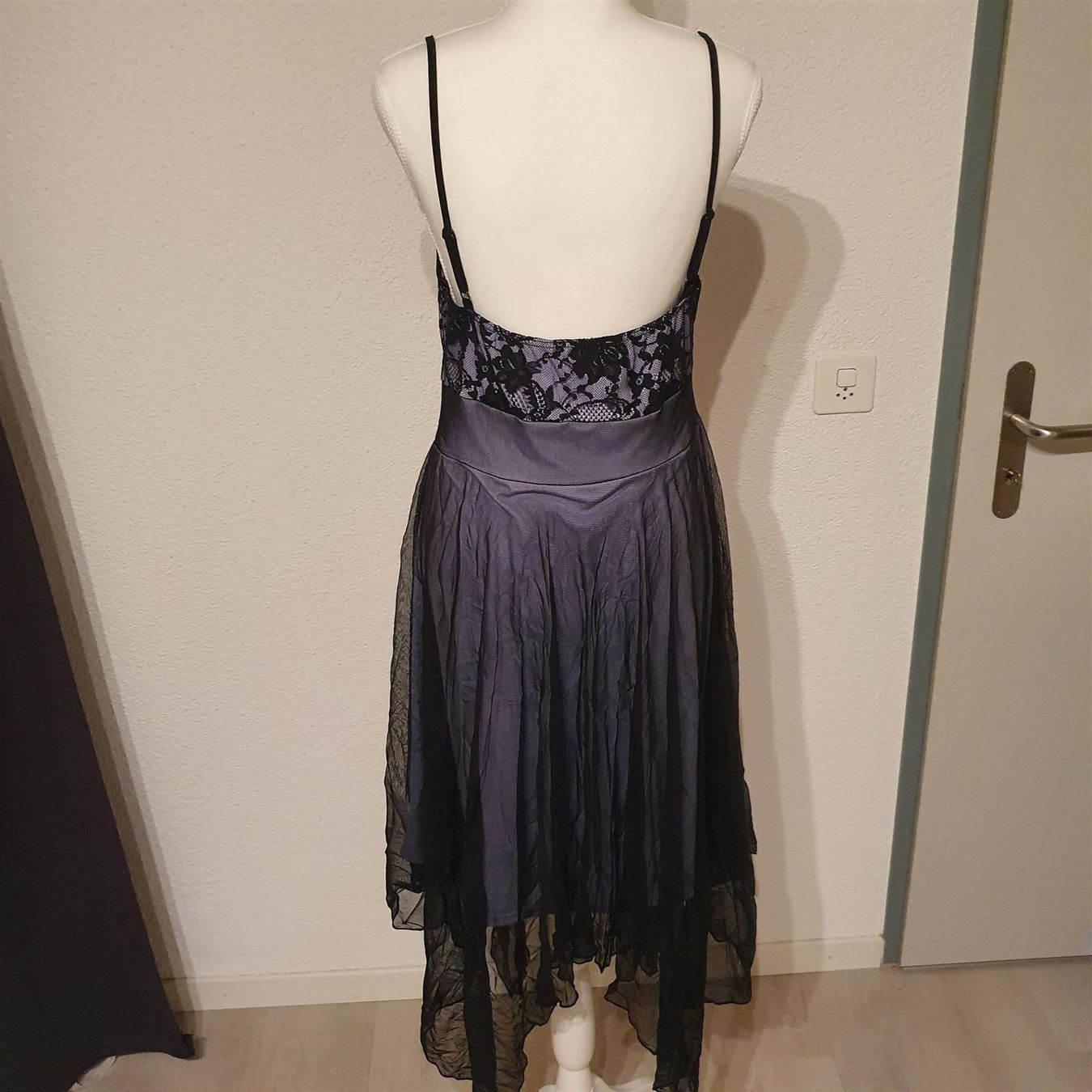 Robes: Raffiniertes Kleid Gr. 40/42 – Neuf (Voir description) à Schübelbach par chinchilla84 1