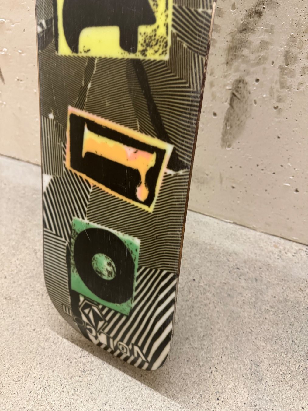 Snowboard Nitro Board: Nitro Snowboard Ripper Kids X Volcom 116 cm – Usato da Zürich venduto da mikedome 4