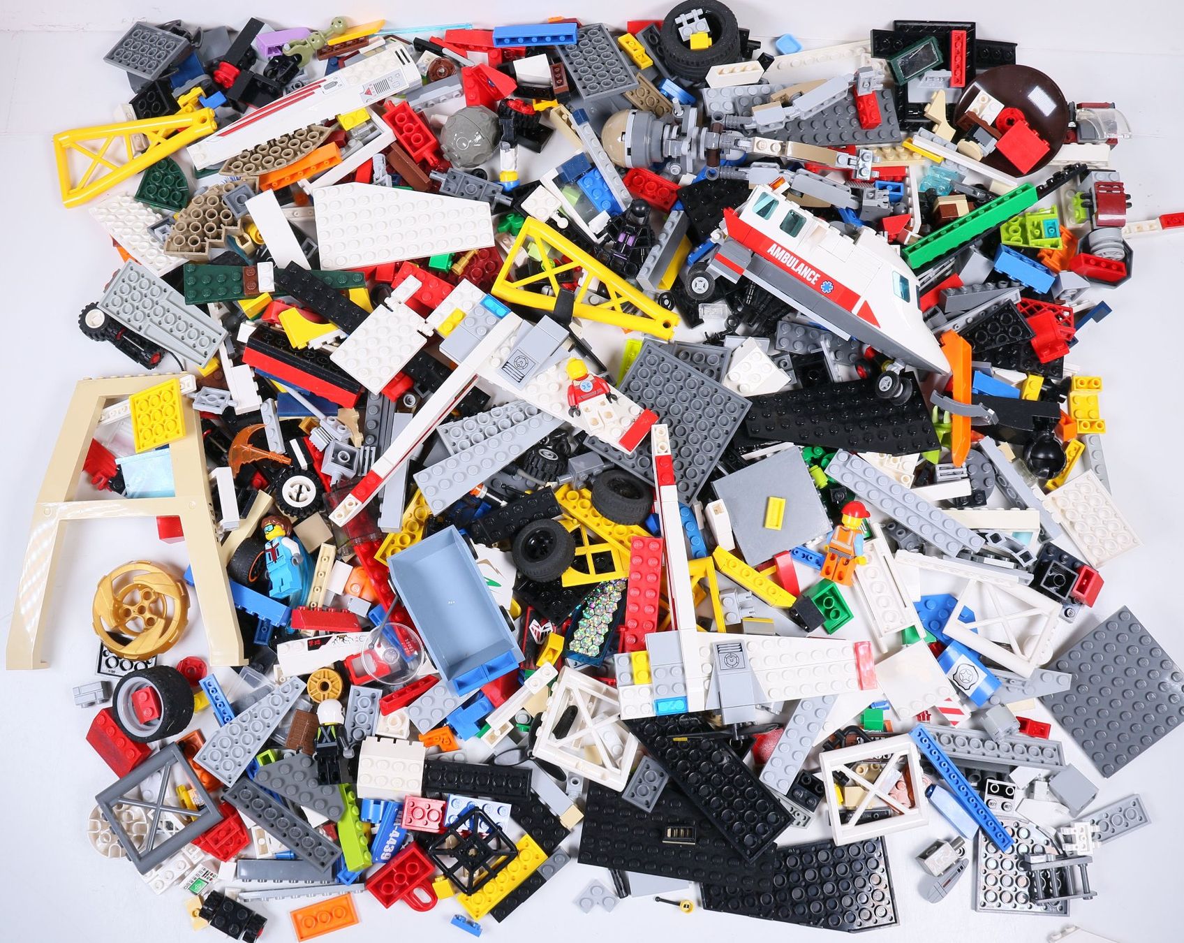 Lego Baukästen: 1.5 kg. Legoteile mit Minifiguren – Gebraucht aus Hettlingen von Scholi99