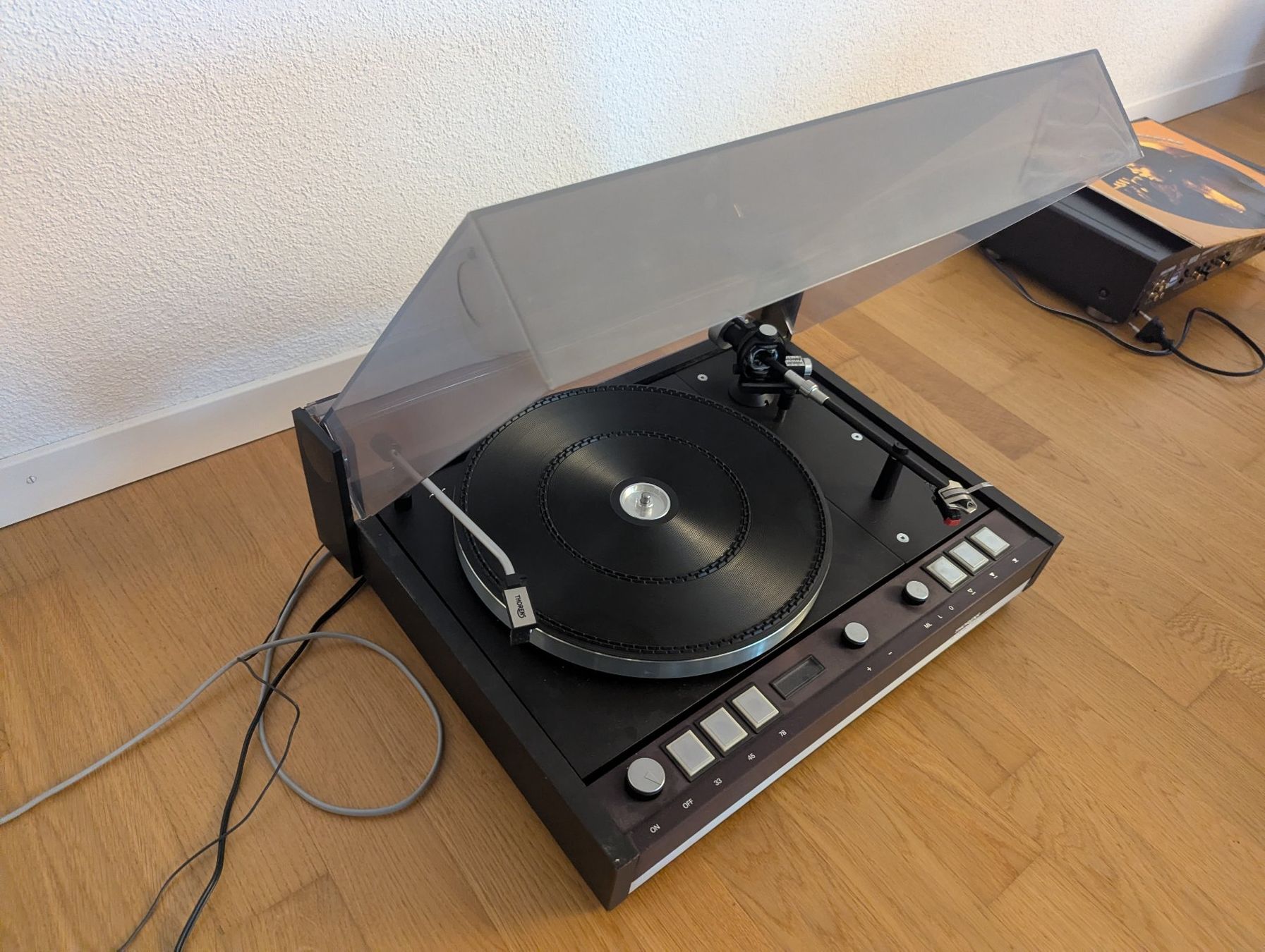 Thorens Giradischi: Thorens TD 126 MK2 mit Vincent PHO-200 – Usato da Bern venduto da Buybest24 1