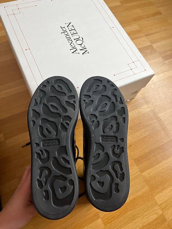 Chaussures femmes: Alexander McQueen Stiefeletten – D'occasion à Basel par Spielzeugverkauf 2