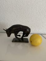 Moderne Bronze, dynamischer Stier, H. Bounder