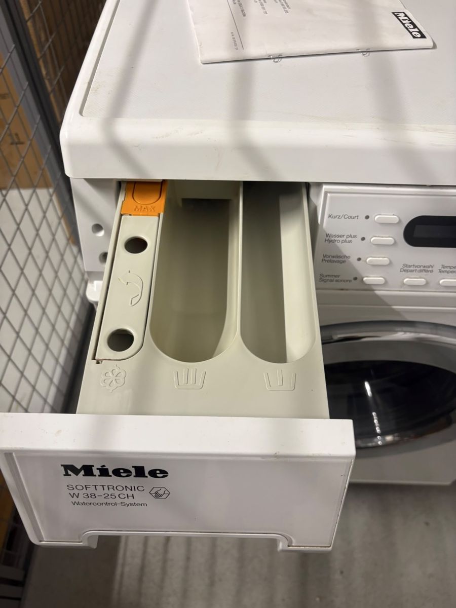 Miele Machines à laver: Mile Waschmaschine  – D'occasion à Rapperswil SG par kat_rw8q 5