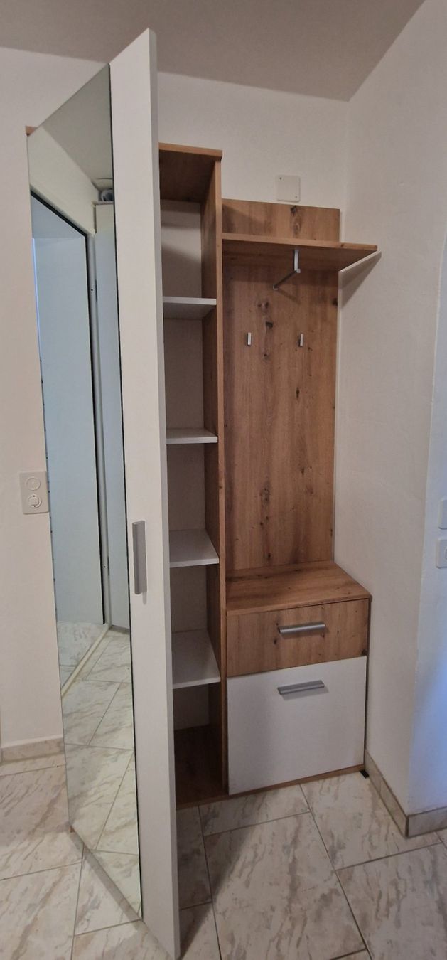 Guardaroba: Garderobe – Usato da Neerach venduto da Zjanine