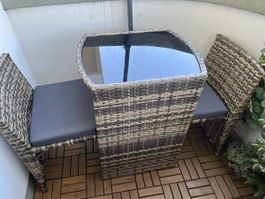 Table et 2 chaises de balcon