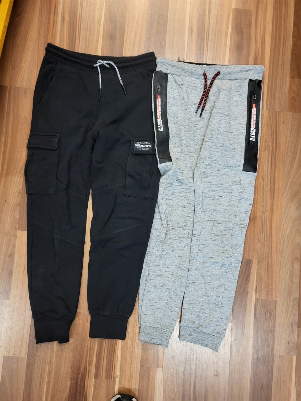 Pantaloni: 2 Trainerhosen gr 146 K6 – Usato da Schwarzenburg venduto da Sunny0290