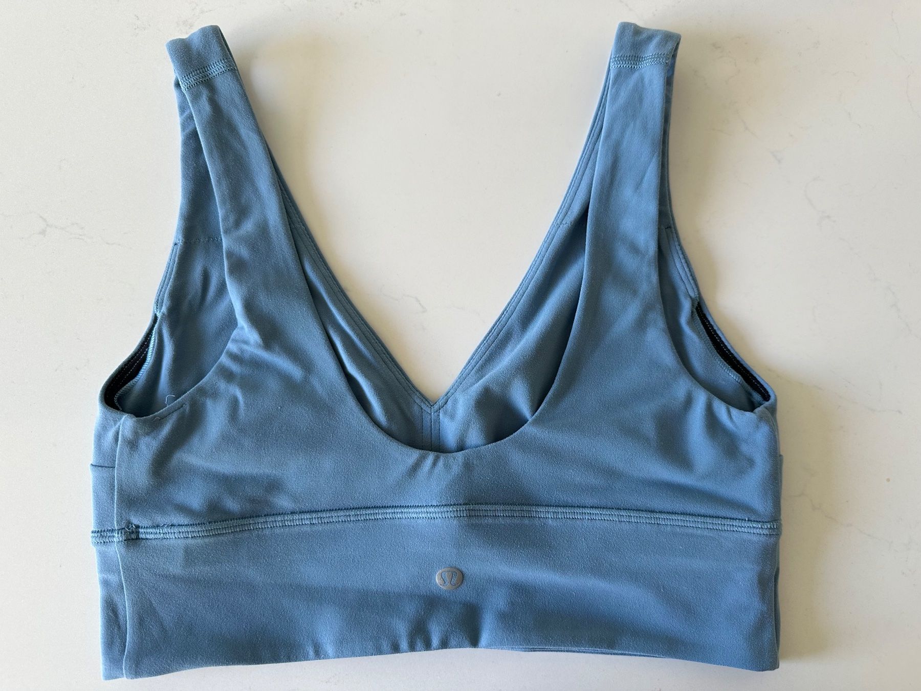 Lululemon Altra biancheria intima: Lululemon Align V-Neck Bra US8/M lt blue – Usato da Basel venduto da petunia08 1