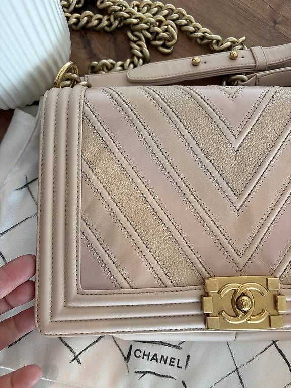Taschen für Damen: Chanel Boy Medium Cevron Steppung – Gebraucht aus Unterägeri von mar_96hk 2