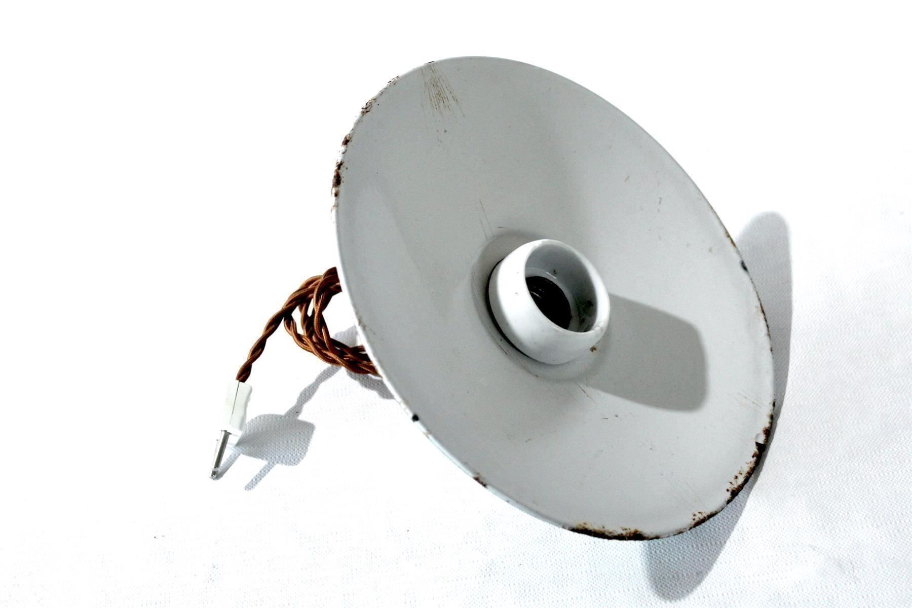 Lampadari & plafoniere: Schlichte Jugendstil DECKENLAMPE mit Emailschirm, um 1910 – Usato da Bern venduto da kultiges 1
