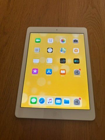 Apple Tablet PC: iPad Air – Gebraucht aus Dielsdorf von iamscan 2