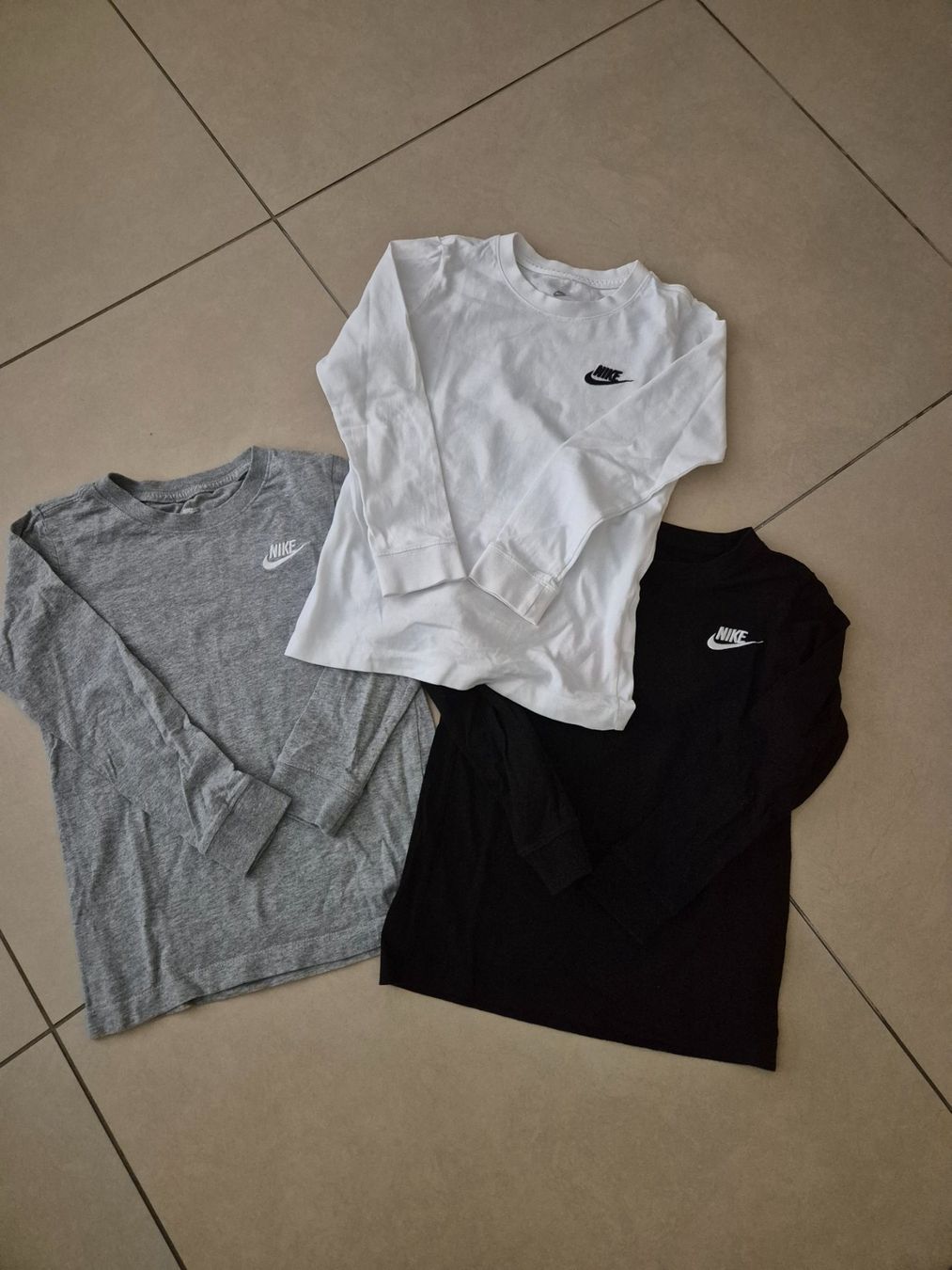 Nike Camicie, T-shirt & Polo: 3 T-shirts manches longues Nike – Usato da Sierre venduto da syl_6x2h 1