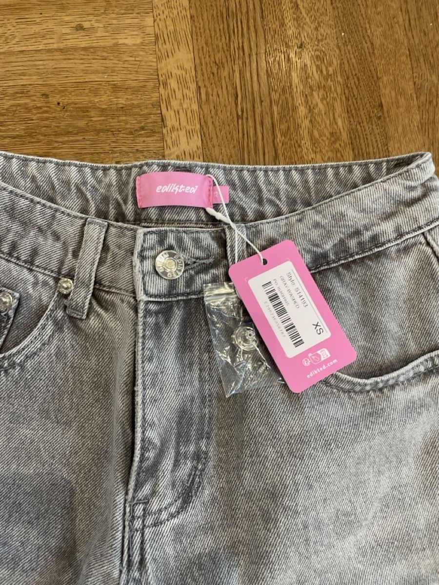 Jeans: Graue Edikted Jeans Neu – Nuovo e nell'imballaggio originale da Zofingen venduto da Sarleanao 2