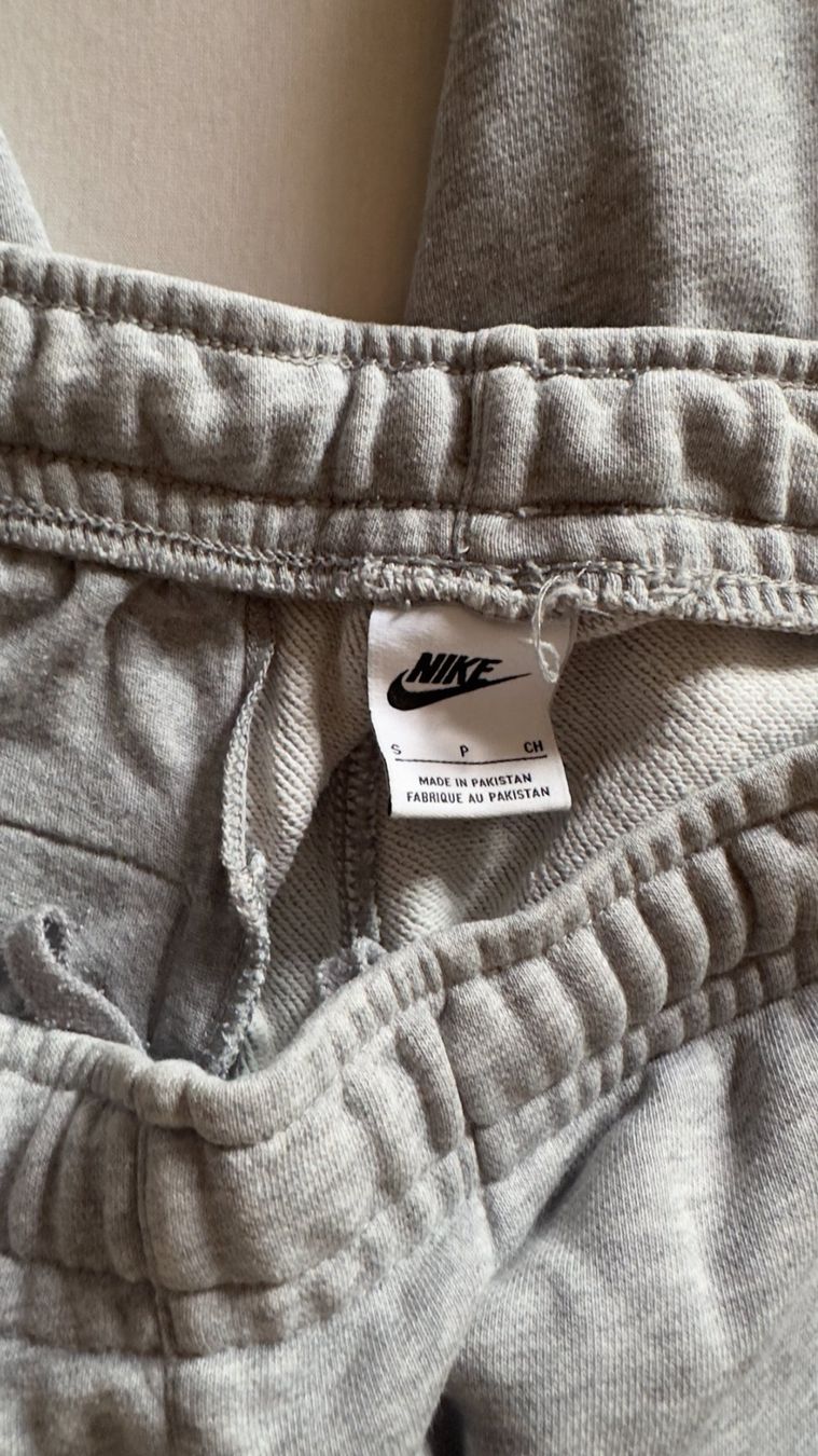 Nike Pantalons: Nike Trainingshose grau Grösse S – D'occasion à Thun par mas_p66x 2