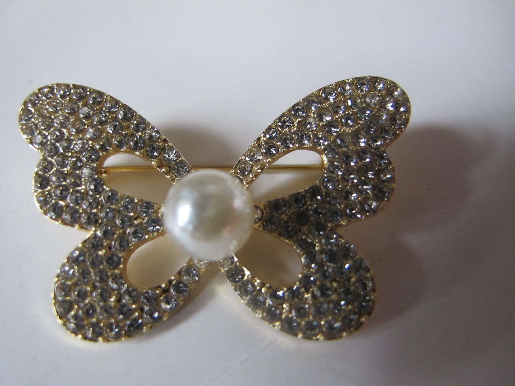 Broschen & Nadeln: Brosche mit Perle und Strass - Schmetterling – Neu (gemäss Beschreibung) aus Löhningen von Chimae67
