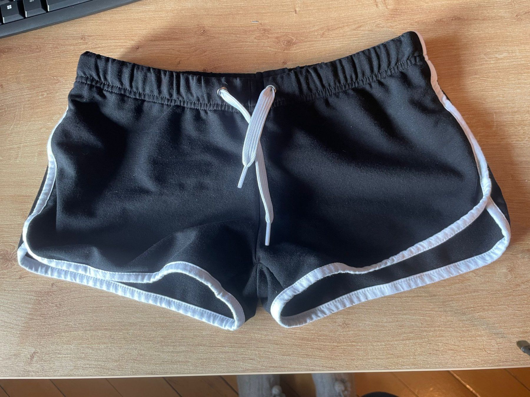 Urban Outfitters Pantaloni: Urban Classics Shorts, ganz neu – Usato da Zürich venduto da Swiss_Rhapsody 1