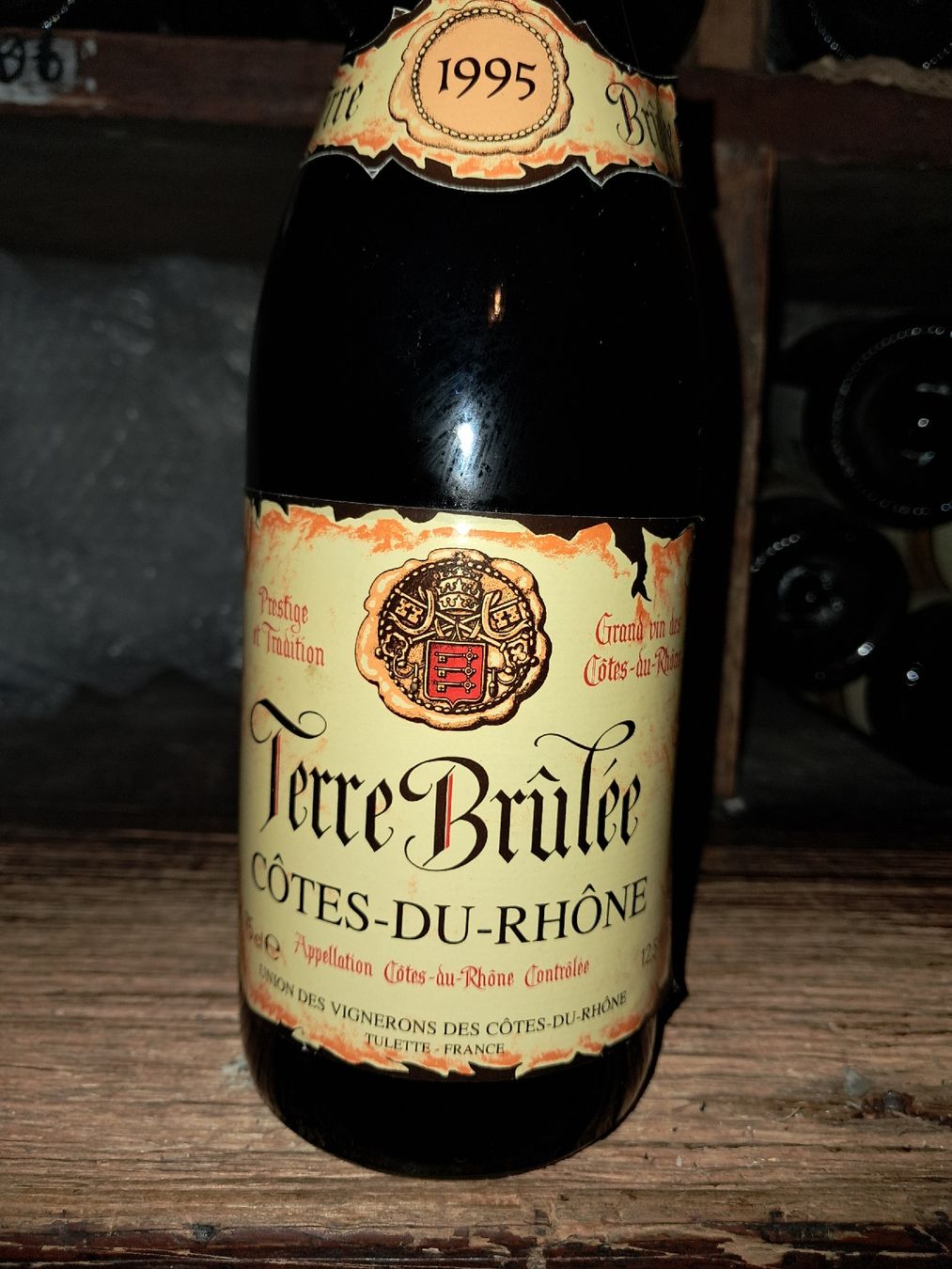 Vins: Terre Brûlée Côtes-du-Rhône 1995 – Neuf avec emballage d'origine à Le locle par juliensaran 1