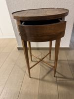 Runder Beistelltisch aus Holz mit Schublade