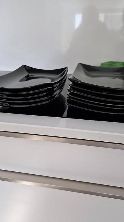 Piatti: Schwarzes Teller-Set, je 5/6 Stück – Usato da Merenschwand venduto da bia_96rm
