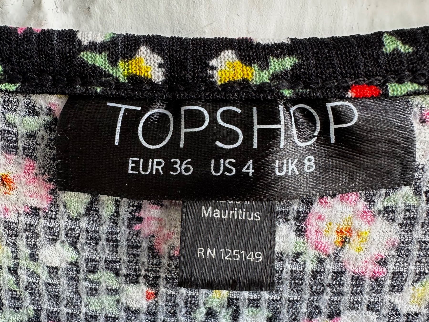 Topshop Kleider: Schwarzes Kleid mit Blumenmuster von Topshop – Gebraucht aus Bern von Fraeuleinhonig 1