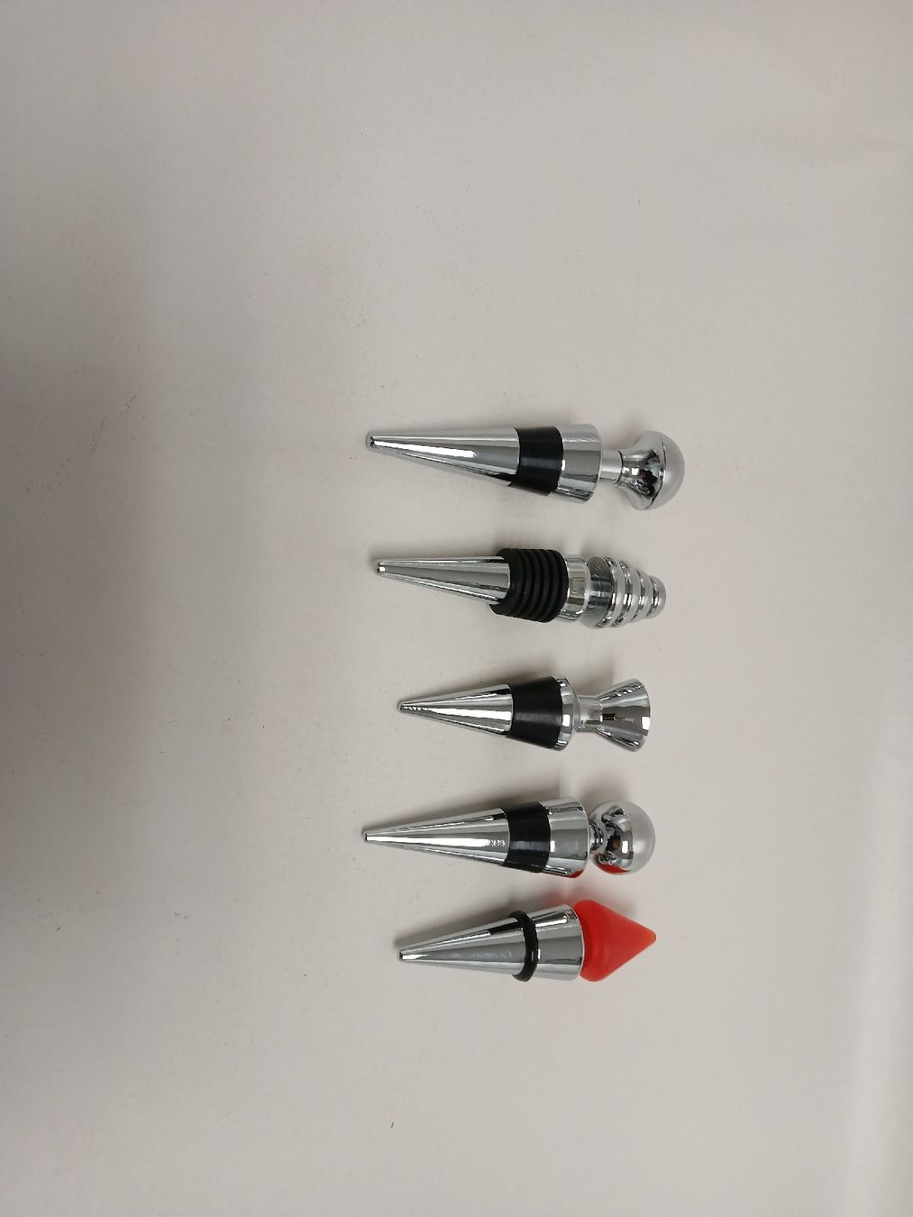 Apribottiglie & Tappi per chiusura: wine stoppers CHF 3 each - can send after Jan 5 – Nuovo e nell'imballaggio originale da Dübendorf venduto da rol_fm6d 2