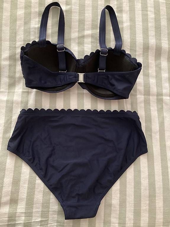 Costumi da bagno & Bikini: Bikini bleu marine, taille 38, bonnet 85B – Usato da Bex venduto da IdaComina 1