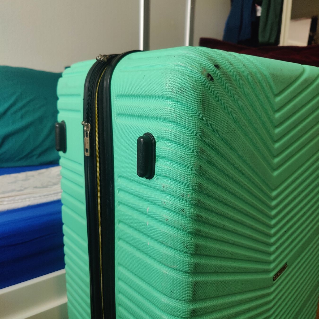 Valigie: Mint Green Hardshell Suitcase - Perfect for Summer Travel! – Usato da Effretikon venduto da wie_p8sj 1