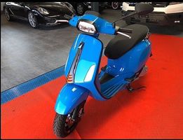 neuwertige Vespa 125 Sprint 