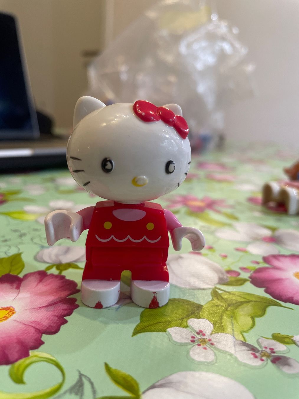 Hello Kitty Statuette: 7 Figuren Set Hello Kitty & Bär – Usato da Zürich venduto da satirusaiki 6