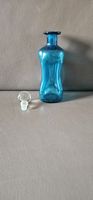 UNE  PIÈCE RARE  FLACON EN VERRE  BLEU SOUFLÉ ET PRESSÉ