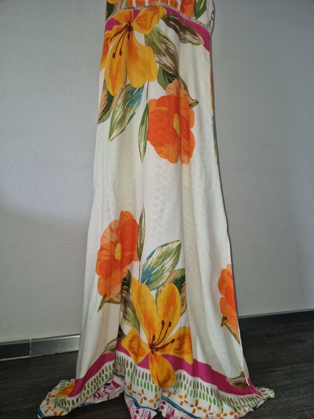 Kleider: Sommerkleid Blumenmuster Gr. M beige – Neu und originalverpackt aus Gwatt (Thun) von Letzte-Chance-III 3