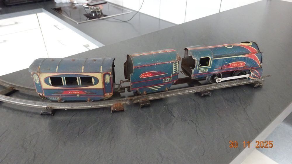 Modellini di ferrovie: CR Charles Rossignol train à clé année 30 avec accessoires – Usato da Bassecourt venduto da maxibog 2