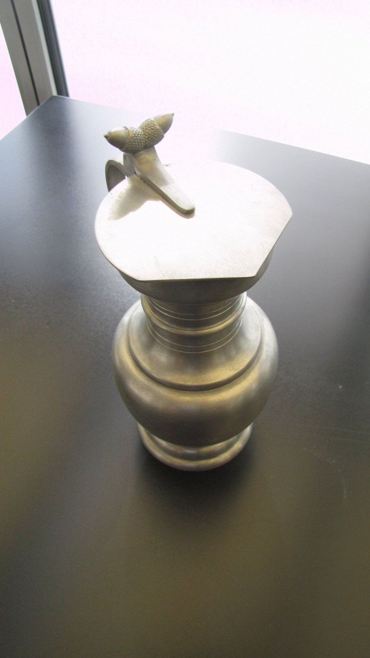 Caraffe: Zinnkrug mit Deckel, klein – Usato da Aeugst am Albis venduto da derimker