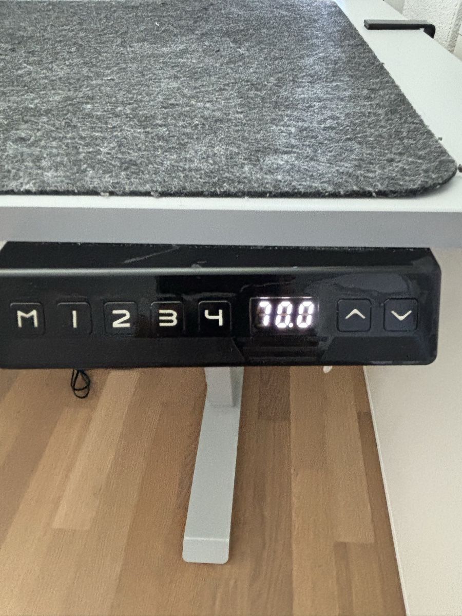 Gonser Scrivanie: Last Chance - Standing Desk grey 140x70cm - good condition – Usato da Spreitenbach venduto da 94l_9shv 2