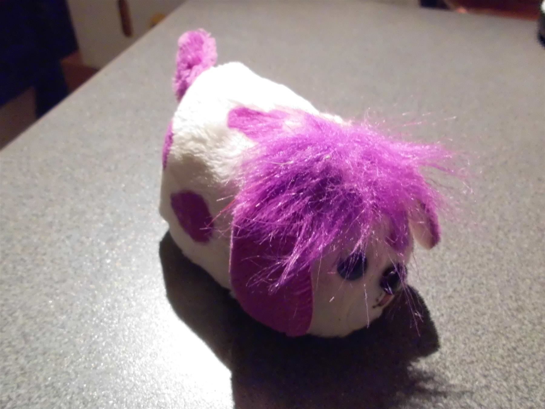 FurReal Giocattoli: Hund weiss/violett, Furl Real – Usato da Zürich venduto da Motzkuh