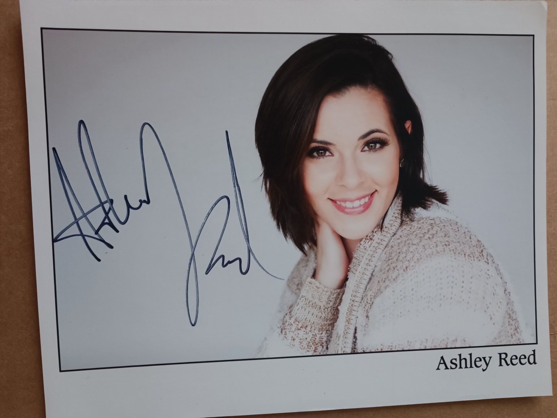 Autografi: Ashley Reed - handsigniert - 20x25 – Usato da Menziken venduto da Artographs
