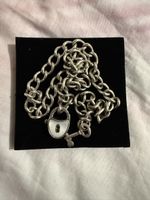 Collier fantaisie argenté cadenas et clé nacre 