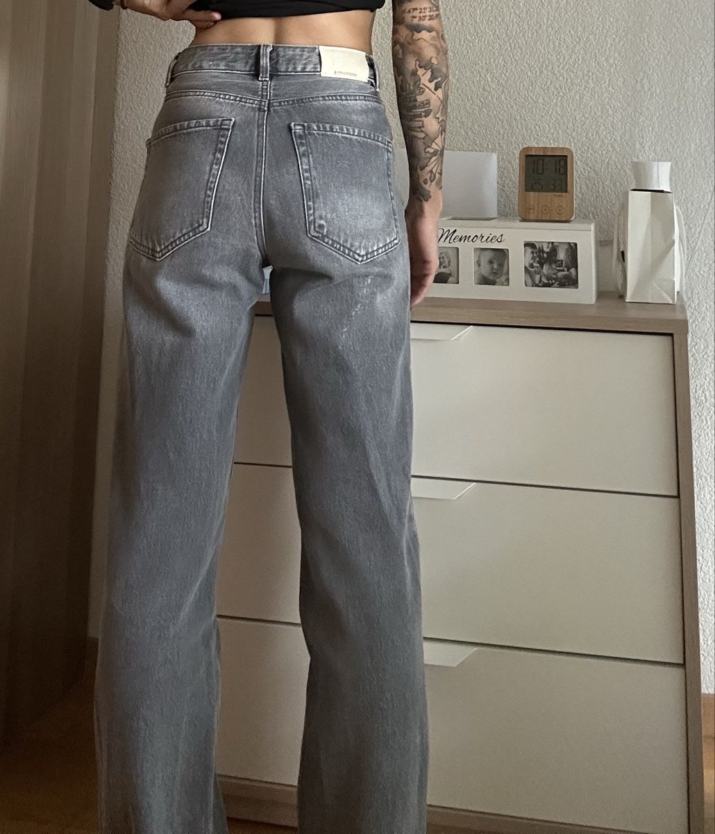 Stradivarius Jeans: Jean gris , coupe droite! – Nuovo (secondo la descrizione) da Bulle venduto da Miriammf_6 2