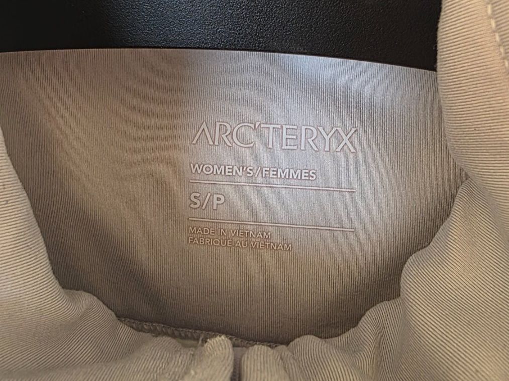 Arcteryx Gilet & Giacche senza maniche: Arc'teryx Covert Vest - Damen – Nuovo (secondo la descrizione) da Luzern venduto da celerina29 1