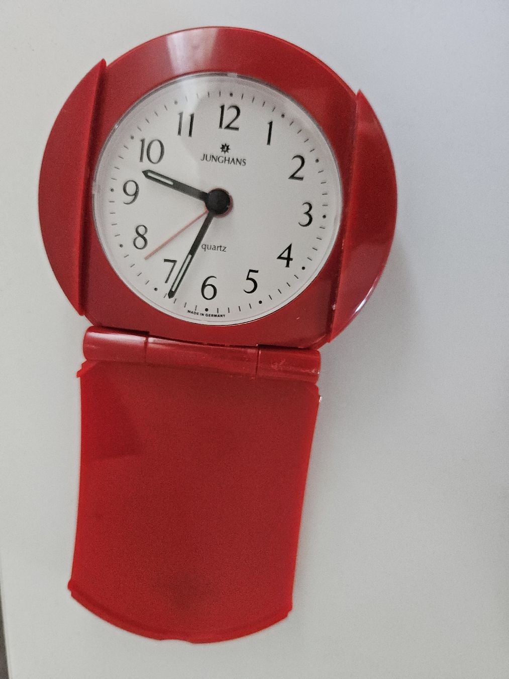 Junghans Wecker: Junghans Wecker, rot, Reiseformat Vintage – Defekt aus Wohlen AG von Colina 2