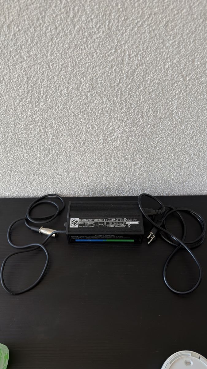 Chargeurs: Chargeur HP8204B (7S) – Neuf (Voir description) à Vevey par diogodasilva_