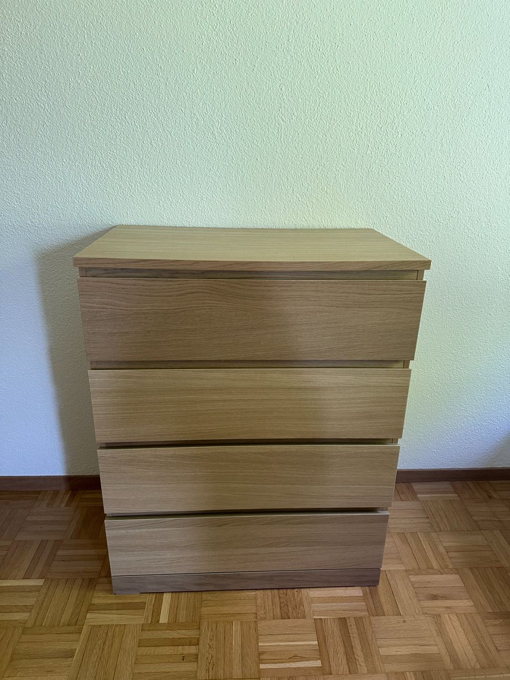 Ikea Cassettiere: IKEA MALM Kommode mit 4 Schubladen – Usato da Zürich venduto da marma_69