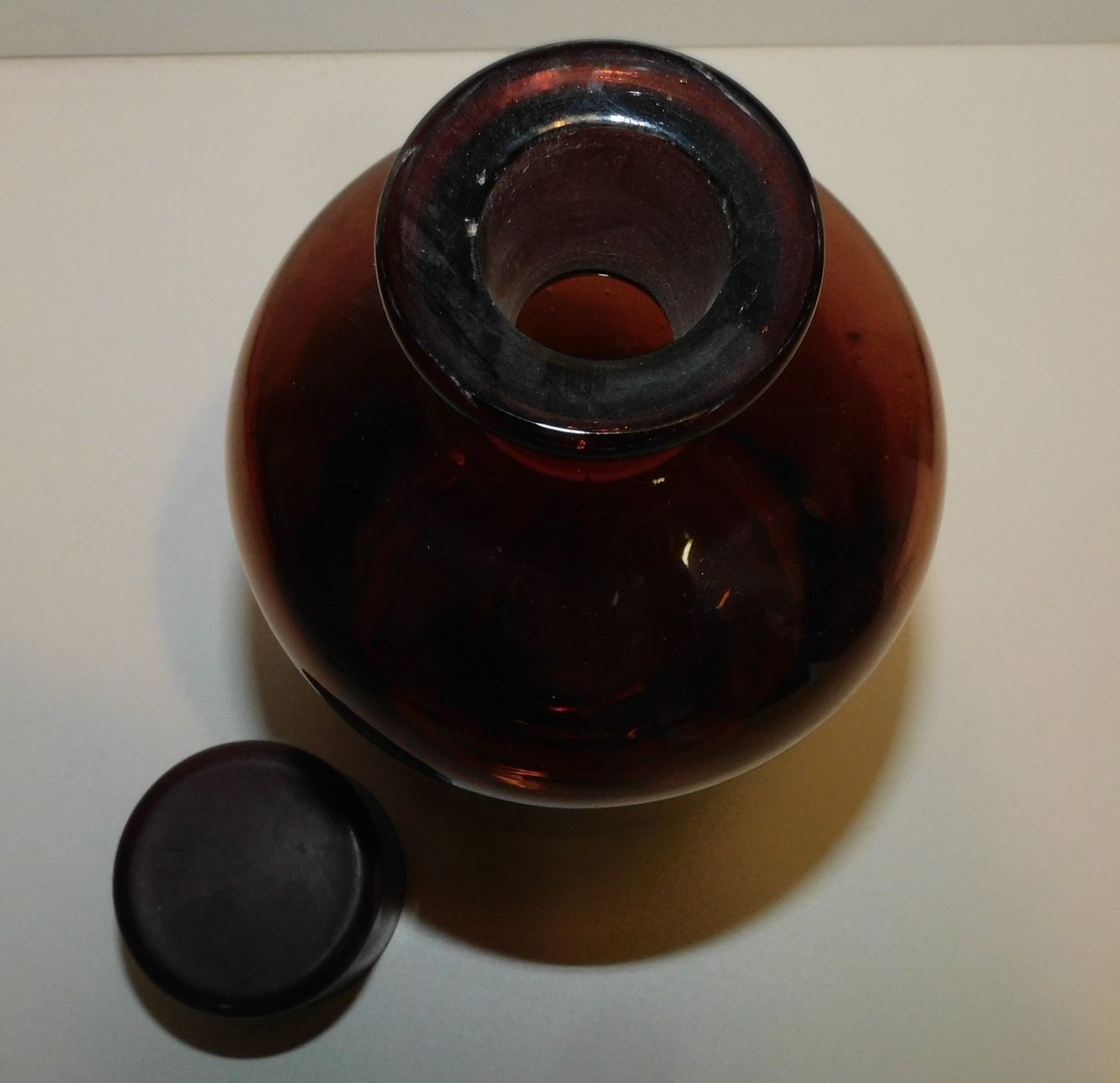 Laborzubehör: Apotheker Flasche antik 1 liter   mit Bakelit Deckel – Gebraucht aus Sursee von 76 5