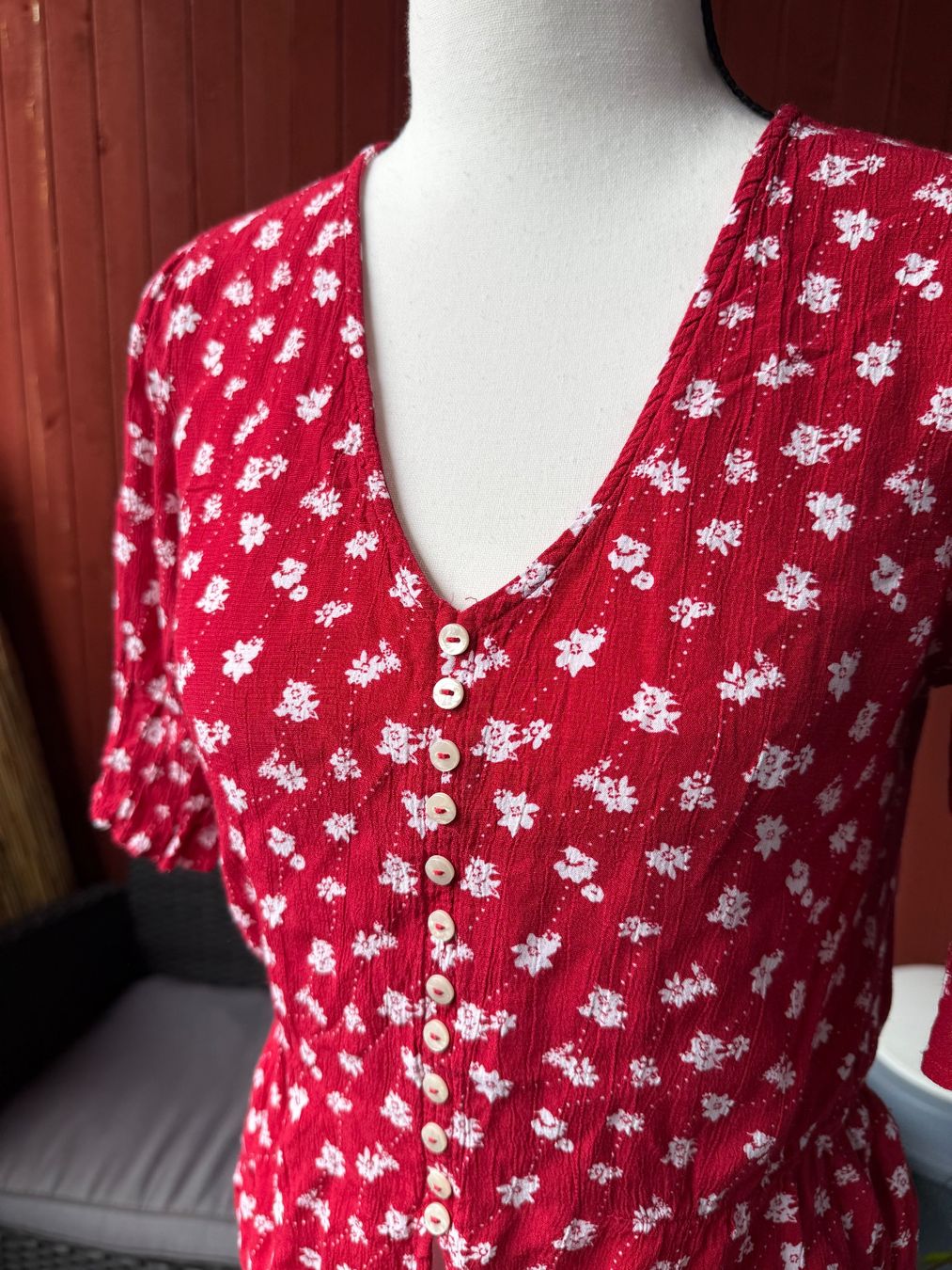 Chemisiers: Sommer Bluse, Rot mit Blumenmuster 34 – D'occasion à Riehen par edu_92w7 2
