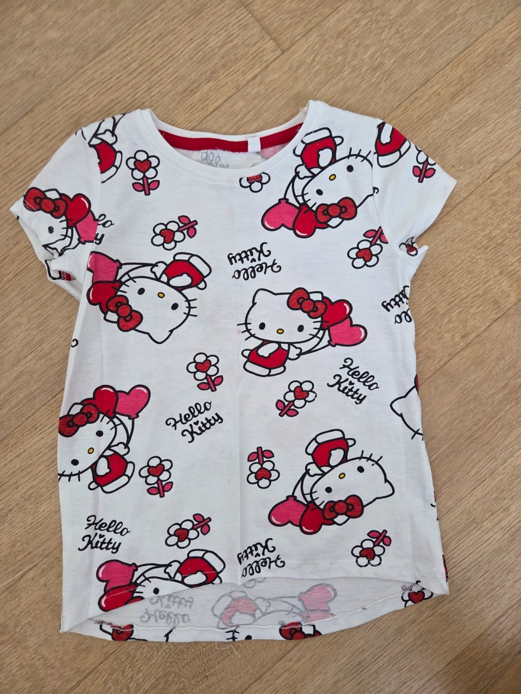 Hemden, T-Shirts & Polos: T-shirt Coton Hello Kitty - Taille 116 cm – Gebraucht aus Carouge GE von Gasco