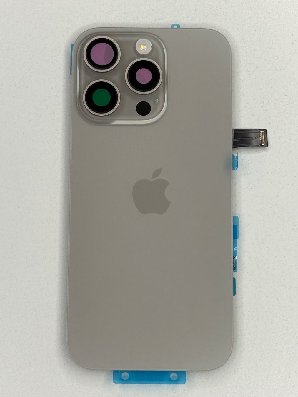 Apple Telefoni cellulari / Smartphones: Vitre Arrière pour iPhone 16 Pro avec NFC | Flash – Nuovo e nell'imballaggio originale da Zug venduto da ElPhone