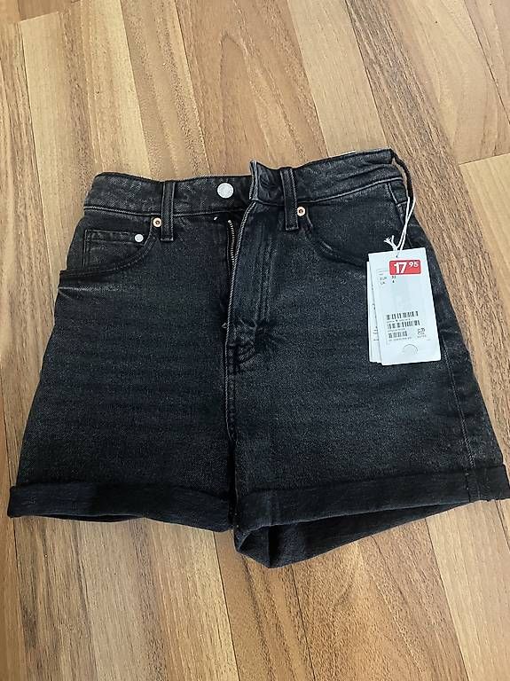 Jeans: Schwarze Mom-Shorts – D'occasion à Zürich par aknavi