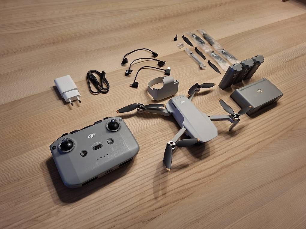 DJI Camcorder: DJI Mini 2 Fly More Combo – Gebraucht aus Tartar von FabioQr 1