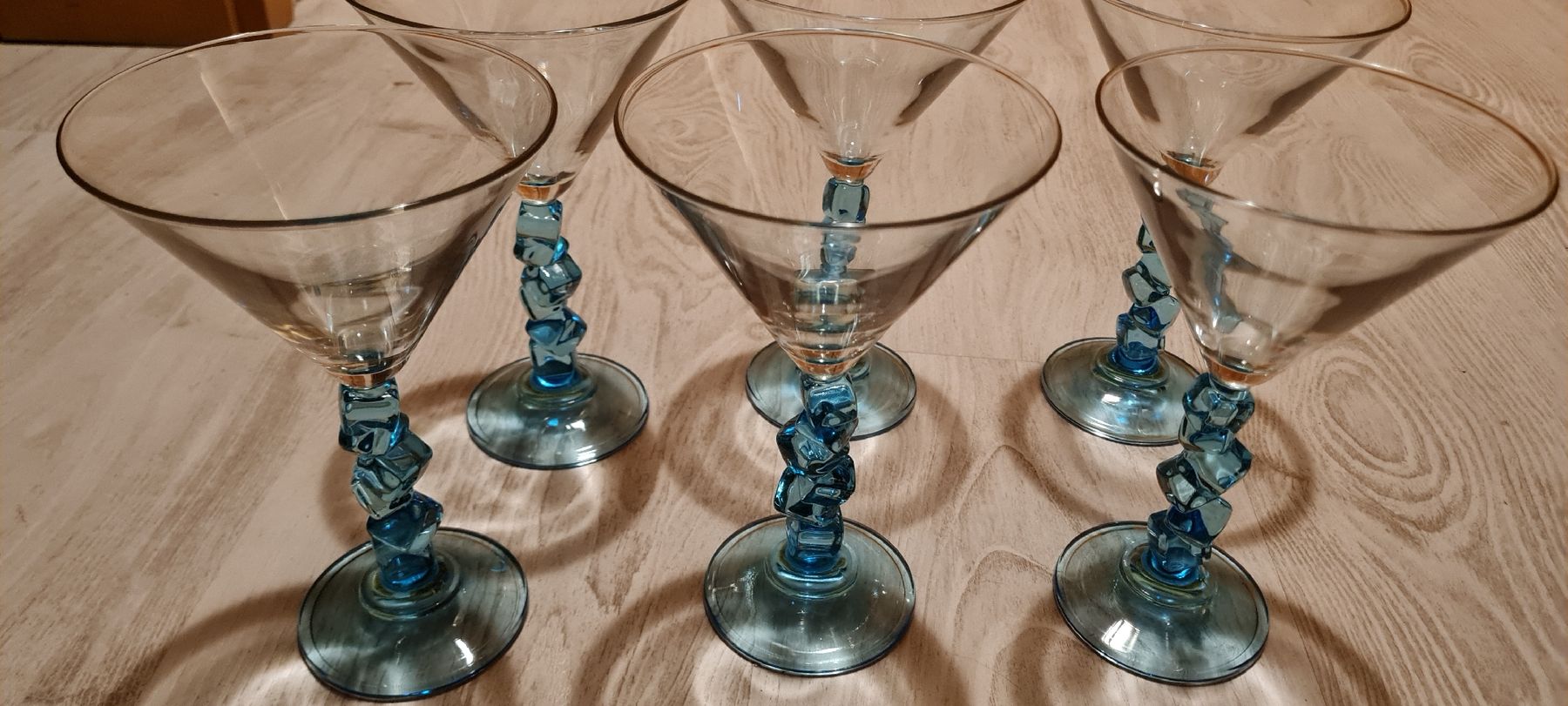 Bicchieri: Blaue Cocktailgläser - 6er Set – Nuovo (secondo la descrizione) da Münsingen venduto da Cuci31 1