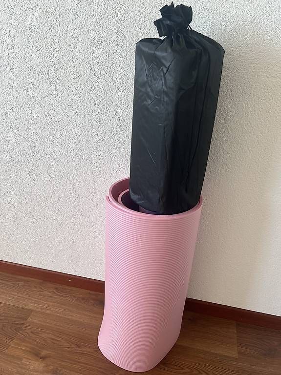 Tappetini fitness: 2x Yoga-Matte + Akupunktur-Massagematte – Usato da Oberglatt ZH venduto da nil_c82p