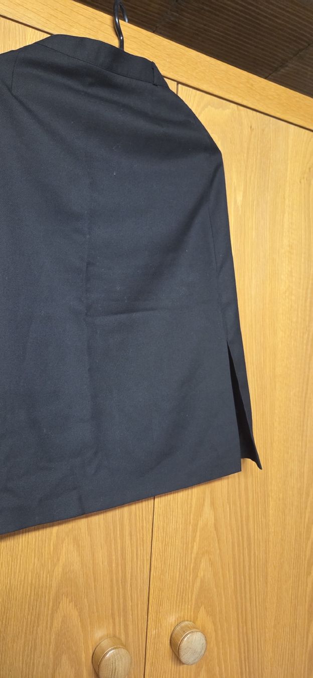 Gonne: Jupe schwarz Gr36 4 Stk – Usato da Wildhaus venduto da enzian66 2
